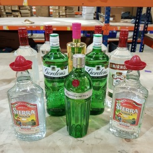 10 X BRAND NEW MIXED ALCOHOL LOT CONTAINING - 4X SMIRNOFF VODKA 1LITRE - 1X AU VODKA PINK LEMONADE 1 LITRE -2X SIERRA TEQUILA SILVER 70 CL - 1X TANQUERAY NO 10 GIN 70CL ETC