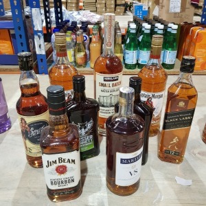 9 X BRAND NEW MIXED ALCOHOL LOT CONTAINING - 1X KIRKLAND BOURBON WHISKEY 1 LITRE - 2X CAPTAIN MORGAN RUM 1 LITRE - 1X JIM BEAM BOURBON WHISKEY 70CL - 1X MARTELL COGNAC 70 CL ETC