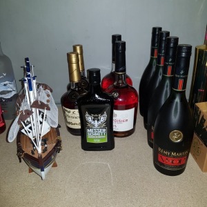 9 X BRAND NEW MIXED ALCOHOL LOT CONTAINING - 4X REMY MARTIN CHAMPAGNE 70CL - 2X HENNESSY COGNAC 70CL - 2X COURVOISIER COGNAC 1 LITRE ETC