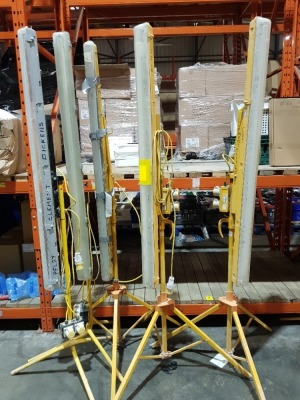 17 X MISC LOT OF STANDING LIGHTING IE. 5 X ELITE INDUSTRIAL FLUORESCENT FITTING SITE LIGHT BEAMS - RETRACTABLE PLUS 12 X DEFENDER INDUSTRIAL FLUORESCENT FITTING SITE LIGHT BEAMS - ALL 110V & TO INCLUDE 2 GANG SPLITTER BOX ( IP44 RATED )