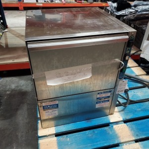 1 X SHERWOOD BET 40 GLASS WASHER ( MODEL : BET 40 PS ) - ( -PLEASE NOTE THIS IS NOT WORKING / PIPE ON THE BACK NEEDS FIXING AND FRONT BUTTON REPLACING - NO BACK PLATE ) ( HEIGHT 600 MM X DEPTH 530 MM X LENGTH 480 MM )