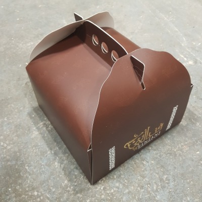 3500 + BRAND NEW VARIOUS SIZES CAKE BOXES - SMALL / MEDIUM . LARGE - ALL IN WHITE / BROWN - ON A PALLET