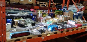 FULL BAY MIXED AUTOMOTIVE LOT CONTAINING VARIOUS AIR FILTERS / OIL FILTERS / 2 X REAR BRAKE DISC ( DSK2527 ) / PIGID BRAKE PADS ( FORD TRANSIT FRONT 72269) / VARIOUS HEADLIGHT BULBS / STEERING RACK BOOT / MAZDA FOG LIGHT / PEUGEOT WHEEL NUT COVER / FOR