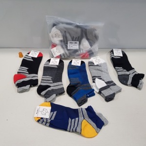 240 X BRAND NEW PAIRS OF COMFORT AND SOFT ANKLE / FULL SIZE SOCKS - ALL IN VARIOUS COLOURS AND PRINTS AND SIZES TO INCLUDE L AND XL ( IN 40 SEALED BAGS OF 6) - IN 2 TRAY NOT INCLUDED