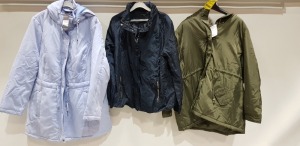 10 X BRAND NEW MIXED WOMANS JACKET / COAT LOT CONTAINING 8 X BONMARCHE LIGHT PURPLE DETACHABLE HOOD JACKETS IN SIZE UK 20 /16/ 12 - RRP £ 45 / BONMARCHE RAIN COAT IN NAVY IN SIZE UK 18 RRP £ 28 / BONMARCHE GREEN OVERSIZED JACKET IN SIZE UK 22 - ETC