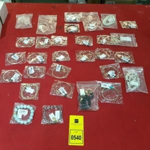 30 PIECE BRAND NEW MIXED JEWELLERY LOT CONTAINING VARIOUS BUCKLEYS ROSE GOLD COLOURED BRACELETS WITH VARIOUS PENDANTS - BRACELETS WITH STONES - IN VARIOUS COLOURS