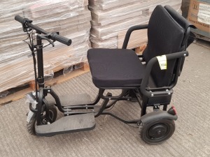 1 X MOBILITY SCOOTER - FOLDING ELECTIC SCOOTER - BRUSHLESS MOTOR - LITHIUM ION BATTERY - ALLUMINIUM FRAME - PUNCTURELESS TYRES ( FULLY WORKING )