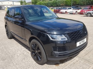 BLACK LAND ROVER RANGE ROVER AUTOBIOGRAPHY P400E, REG NO: A1PUD, MILEAGE: 102,570 ENGINE SIZE: 1997CC, HYBRID ELECTRIC, WITH V5 & 2 KEYS PLUS FOB FULL LANDROVER SERVICE HISTORY 1ST REGISTERED: 17/06/2020, 1ST MOT DUE 16/06/2023 (NOTE: CRACK IN WINDSC