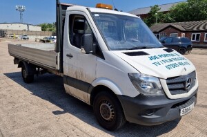 WHITE MERCEDES-BENZ SPRINTER 313 CDI DROPSIDE LORRY - 2143CC - DIESEL REG: SD64LLP MILEAGE: 114,682 1 KEY WITH V5 MOT EXPIRED: 11TH MAY 2023 CRUISE CONTROL, DAMGE TO BONNET & GRILLE, SERVICE LIGHT ON, BRAKE WEAR LIGHT ON