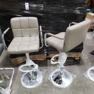 2 X BRAND NEW FAUX LEATHER MILLHOUSE CUBAN BAR STOOLS CHAIRS WITH ARMRESTS AND ADJUSTABLE HEIGHT