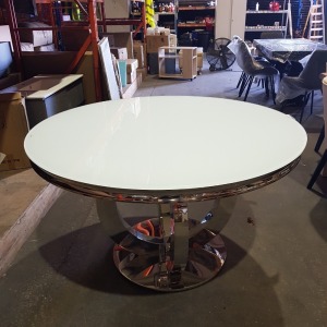 1 X BRAND NEW AND BOXED SLOANE CHROME CURVED BASE - ROUND GLASS DINING TABLE ( DIAMETER 130 CM / HEIGHT 75 CM HEIGHT ) - IN 4 BOXES -