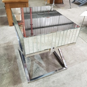 1 X BRAND NEW SIENNA X STYLE STAINLESS STEEL BASE MIRRORED SIDE TABLE ( L 60 CM X W 47 CM X H 58 CM ) PLEASE NOTE HAS SCRATCH ON MIRRORED TOP (NOTE: IT IS NOT POSSIBLE TO PACK THIS ITEM SECURELY FOR HAULIER TRANSPORTATION & WILL NEED TO BE COLLECTED IN 