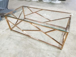 1 X BRAND NEW CALYPSO GOLD COLOURED METAL AND GLASS RECTANGLE COFFEE TABLE ( L 120 X W 60 CM X H 40 CM ) (NOTE: IT IS NOT POSSIBLE TO PACK THIS ITEM SECURELY FOR HAULIER TRANSPORTATION & WILL NEED TO BE COLLECTED IN PERSON)