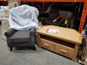 2 X BRAND NEW MIXED LOT TO INCLUDE 1X GREY ARM CHAIR - 1X SOLID OAK 2 DRAWER 1 SHELF CABINET