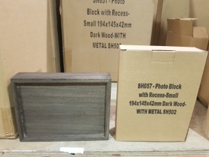 336 X BRAND NEW DARK WOOD PHOTO BLOCKS SIZE 194MM X 145MM X 42MM