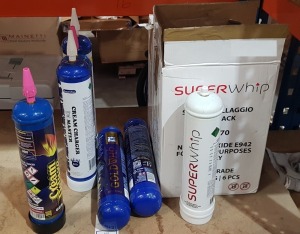 17 X NITROUS OXIDE CANISTERS IE. 12 X SUPER WHIPS 0.95L - 2 X GOLD WHIPS 1L - 1 X CREAM DELUXE WHIPS 0.95L - 2 X CREAM CHARGER MASTER WHIPS 0.99L - ALL FOR COMMERCIAL USE ONLY