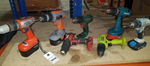 7 X MIXED COMBI DRILL LOT TO INCLUDE BOSCH - MAKITA BLACK AND DECKER ETC