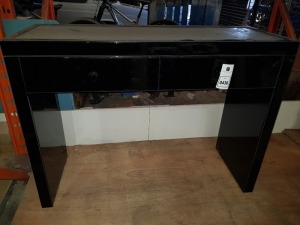 1 X DIAMOND CRUSH TOP 2 DRAWER DESK (PLEASE NOTE TOP CORNER CRACKED) (NOTE: IT IS NOT POSSIBLE TO PACK THIS ITEM SECURELY FOR HAULIER TRANSPORTATION & WILL NEED TO BE COLLECTED IN PERSON)