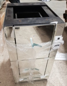 1 X MIRRORED 2 DRAWER BEDSIDE CABINET WITH MISSING TOP (NOTE: IT IS NOT POSSIBLE TO PACK THIS ITEM SECURELY FOR HAULIER TRANSPORTATION & WILL NEED TO BE COLLECTED IN PERSON)