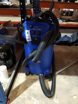 1 X NILFISK MULTI II 30 T INDUSTRIAL HOOVER