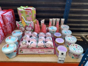 39 X BRAND NEW MIXED BATH BOMB LOT TO INCLUDE SPARKLE AND SHINE BOMBS - MANGO BODY POLISH - BODY SCRUB - LAVENDER CANDLES - PASSION FRUIT HAND CREAM - GIFT SETS ETC