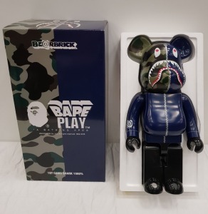 1 X BOXED BEARBRICK A BATHING APE 1ST CAMO SHARK BLUE 1000% - - COLLECTABLE ART FIGURES - 70 CM HEIGHT