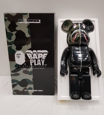 1 X BOXED BEARBRICK A BATHING APE 1ST CAMO SHARK BLACK 1000% - - COLLECTABLE ART FIGURES - 70 CM HEIGHT