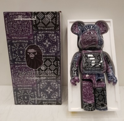 1 X BOXED BEARBRICK A BATHING APE 1ST SHARK BLACK BANDANA 1000% - COLLECTABLE ART FIGURES - 70 CM HEIGHT