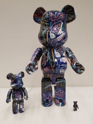 1 X SET OF 3 BEARBRICK MEDICOM JEAN MICHEL BASQUIAT *7 1000% - LARGE 70 CM / MEDIUM 30 CM / SMALL 7 CM - COLLECTABLE ART FIGURES - ( NO ORIGINAL BOX )