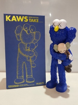 1 X KAWS TAKE VINYL FIGURE - BLUE - 2020 - IN ORIGINAL BOX - COLLECTABLE ART FIGURES