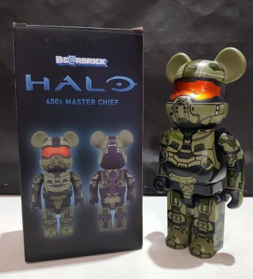 1 X BEARBRICK HALO 4 MASTER CHIEF - 400 % - GREEN - 11 INCH HEIGHT - COLLECTABLE ART FIGURES - IN ORIGINAL BOX