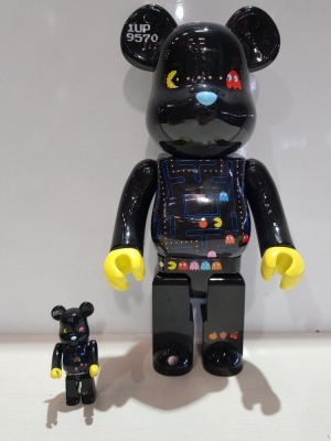 1 X SET OF 2 BEARBRICK MEDICOM PAC-MAN MULTI - 40TH ANNIVERSARY FOR THE GAME - 100% / 400% SIZING - BLACK - COLLECTABLE ART FIGURES - (NO BOX )