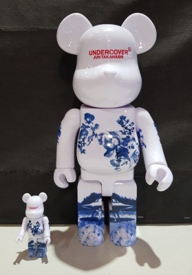 1 X SET OF 2 BEARBRICK MEDICOM UNDERCOVER EFO CERAMIC VINYL - 100% / 400% SIZING - WHITE - COLLECTABLE ART FIGURES - (NO BOX )