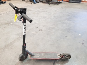 1 X AOVO ELECTRIC SCOOTER WITH NO CHARGER