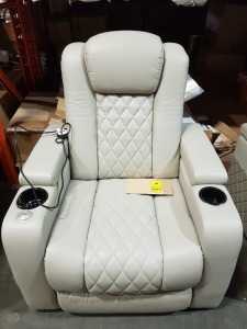 1 X BRAND NEW SINGLE SEATER VALENCIA TUSCANY CINEMA SOFA - INCLUDES LED AMBIENT BASE LIGHTING / POWER HEADRESTS / ARMREST STORAGE / TRAY TABLE / DRINKS COOLER / FULLY RECLINING WALL HUGGING DESIGN / BACK AND LEG MASSAGE / USB CHARGING PORTS / - MADE