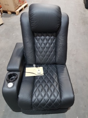 1 X BRAND NEW SINGLE SEATER VALENCIA TUSCANY CINEMA SOFA - INCLUDES LED AMBIENT BASE LIGHTING / POWER HEADRESTS / ARMREST STORAGE / TRAY TABLE / DRINKS COOLER / FULLY RECLINING WALL HUGGING DESIGN / BACK AND LEG MASSAGE / USB CHARGING PORTS / - MADE