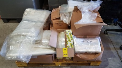APPROX 3000 BRAND NEW VARIOUS POLYTHENE BAGS - IN VARIOUS SIZES XL / L / M / S - ON HALF PALLET