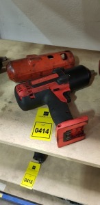 1 X USED BUT WORKING ( TESTED ) SNAP ON 1/2 INCH DRIVE IMPACT DRIVER ( MODEL CTEU8850AO) - WITH SNAP ON COVERS - BATTERY NOT INCLUDED