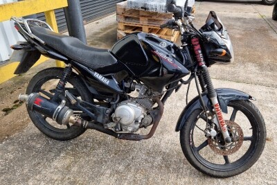 BLACK YAMAHA YBR 125. Reg : PF16 VXY Mileage : 8005 Details: 2 KEYS WITH V5 8005 MILES MOT EXPIRED 16TH MAY 2023 FLAT BATTERY BUT WILL JUMP START VARIOUS DAMAGE TO TANK, PLASTICS AND SEAT