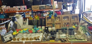 70 X BRAND NEW MIXED PREMIER LOT CONTAINING BARBECOOK UTENSILS - BAG OF CHARCOAL - GLASS CANDLE HOLDERS - VARIOUS CANDLES - LED PARASOL LIGHTS - VARIOUS STONES ETC (LOAD7 PALLET 24)