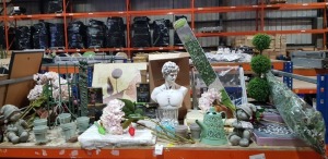 35+ PIECE MIXED LOT CONTAINING DAVID OF MICHELANGELO SCULPTURE / COLE & BRIGHT SOLAR INFINITY COPPER HANGING LIGHTS / COLE & BRIGHT 50 LED STRING LIGHTS / ARTIFICIAL FLOWERS / LEAF PRIVACY SCREEN / FLOWER POTS . WINE STEM GLASSES - ETC - ON A FULL BAY