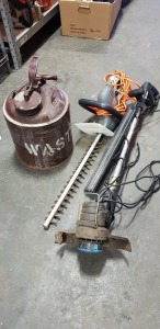 3 PIECE MIXED TOOL LOT CONTAINING 1 X CHALLENGE XTREME ( PHT460L ) HEDGE STRIMMER / MAC ALLISTER ( MGT35025) EDGE TRIMMER / AND 1 X METAL LOCKABLE WASTE CAN