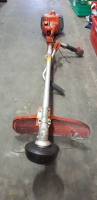 1 X HUSQVARNA ( 545RXT) EDGE TRIMMER ( HANDLE BRACKET BOLT IS MISSING )