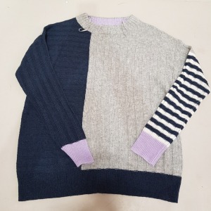 13 X BRAND NEW KNITTED JUMPERS IN GREY AND BLUE IN VARIOUS SIZES