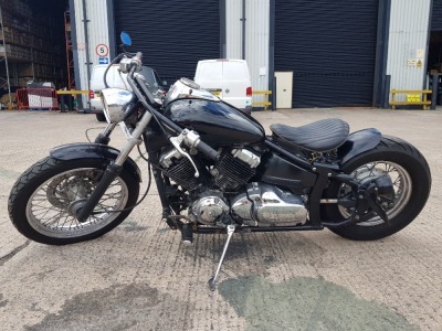 SILVER YAMAHA XVS650 PETROL MOTORCYCLE 649CC FIRST REGISTERED 20/9/2002 REG: DU52 OFK VIN NUMBER: JYAVM031000003975 MOT EXPIRES 3/11/23 1 KEY V5 MILEAGE 13747