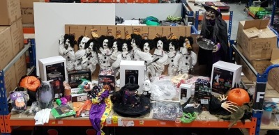 50 X BRAND NEW MIXED HALLOWEEN LOT CONTAINING VARIOUS HALLOWEEN THEMED ITEMS INCLUDING SPOOKY HANGING DOLLS WITH KNIFE'S , 2.1M LIT INFLATABLE HALLOWEEN TRAIN , LED LIGHTS PROJECTOR WITCH AND CAT IMAGES , 2.7M LIT INFLATABLE HAUNTED HOUSE ENTRANCE ETC ON