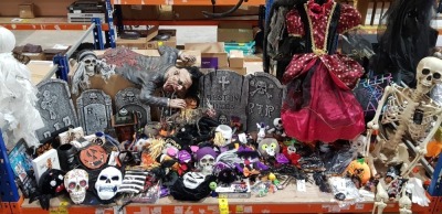 50 X BRAND NEW MIXED HALLOWEEN LOT CONTAINING VARIOUS HALLOWEEN THEMED ITEMS INCLUDING , DECORATIVE SKELETON, TOMBSTONES WITH REST IN PIECES / RIP , SPOOKY TREE DECORATION , CHILDS VAMPIRE DRESS , SPOOKY LANTERN ETC ON A FULL BAY