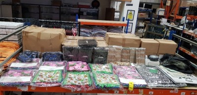 750 + PIECE BRAND NEW MXED LOT CONTAINING ZHENYA PENCIL CASES / VARIOUS FLOWER DESIGN GIFT BAGS / CRAFTED BLACK GIFT BAGS / BAMBOO BOTTLE COVERS / WATER PROOF PRAM COVERS / PORTABLE FANS ETC - ON A FULL BAY