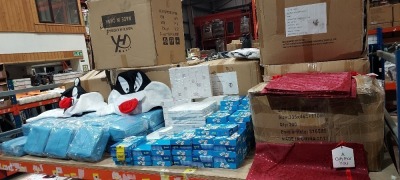 500+ PIECE BRAND NEW MIXED LOT CONTAINING SYLVESTER THE CAT FACE MASKS / LAOME PARIS MAKE UP TRAVEL BAGS / DOUBLE 6 DOMINOES BOXES ( EMPTY ) / TEDDY BEAR PRINT PEN BOXES / RED HEART GIFT BAGS - ETC ON A FULL BAY