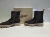 4 X BRAND NEW DL SPORT SHOE/BOOT LOT CONTAINING - VELOUR EBANO ANKLE BOOTS - NABUK NERO BOOTS - VITELLO RIVER ANKLE BOOTS ETC IN SIZES 41 AND 42 - 2
